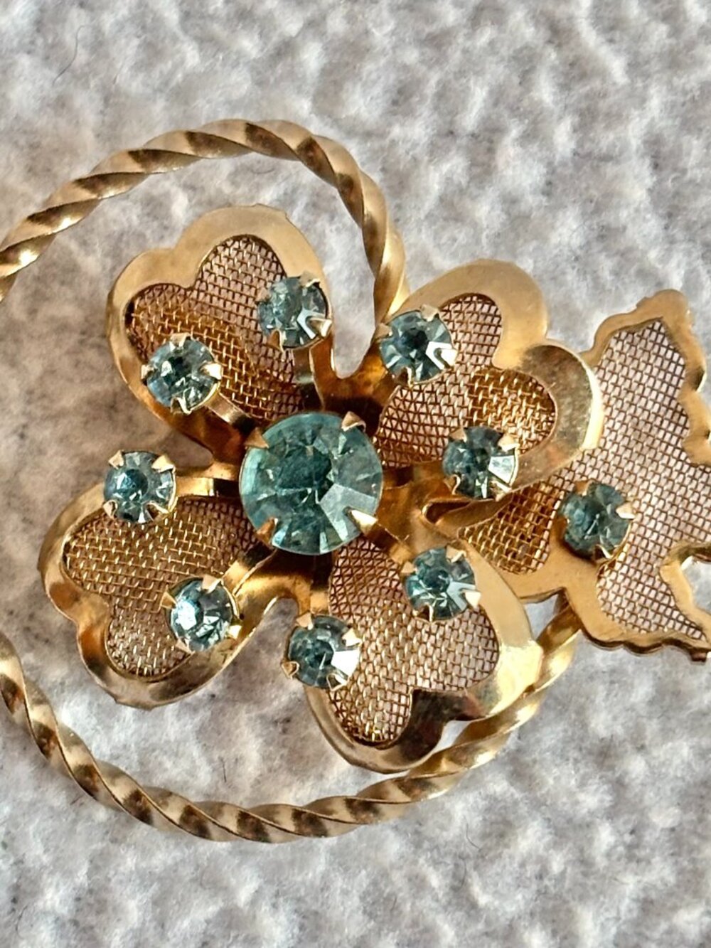 Vintage Midcentury Gold Tone Floral 4-Leaf Clover Aqua Stone Brooch